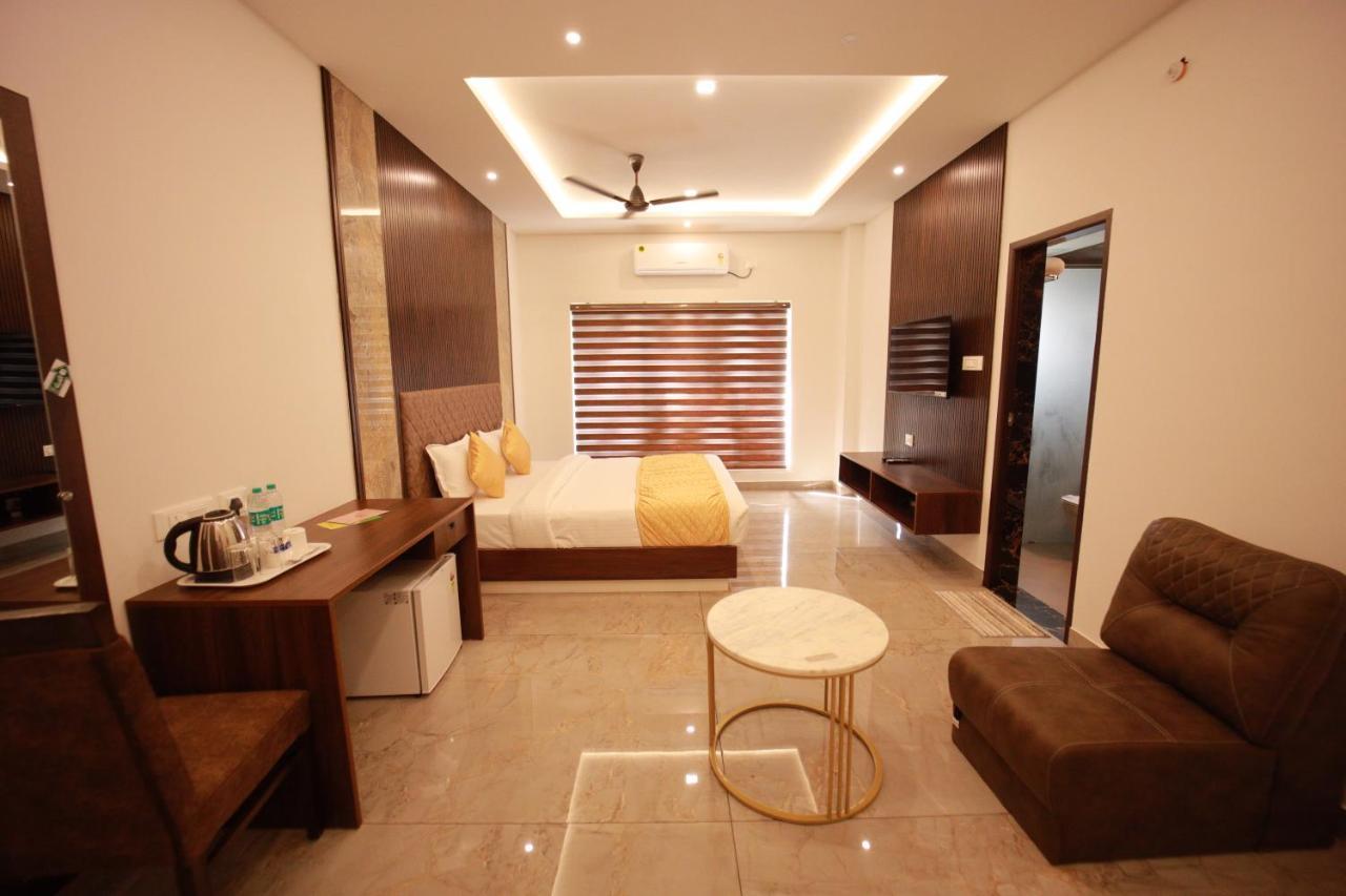 Bliss Regency Business Hotel Palakkad Buitenkant foto