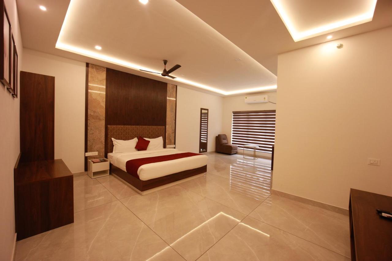 Bliss Regency Business Hotel Palakkad Buitenkant foto