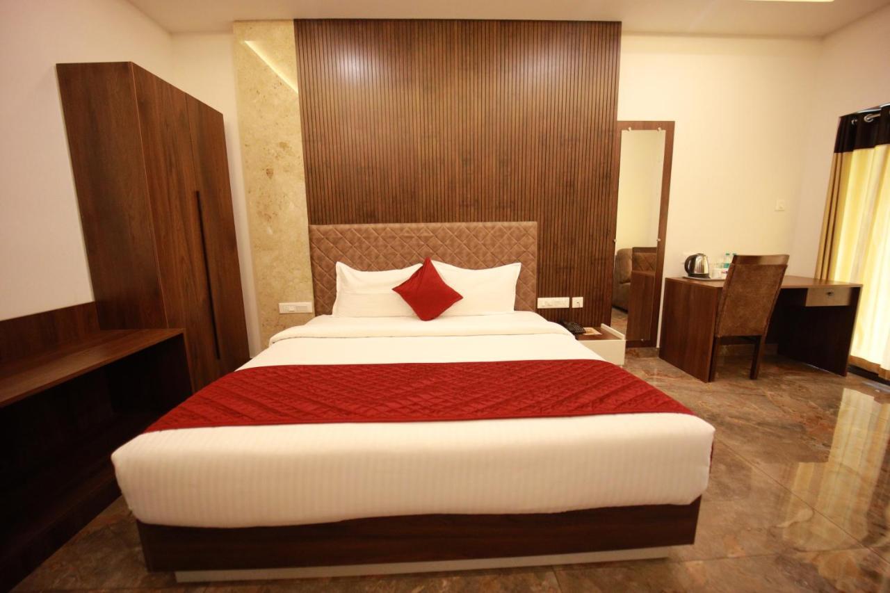 Bliss Regency Business Hotel Palakkad Buitenkant foto