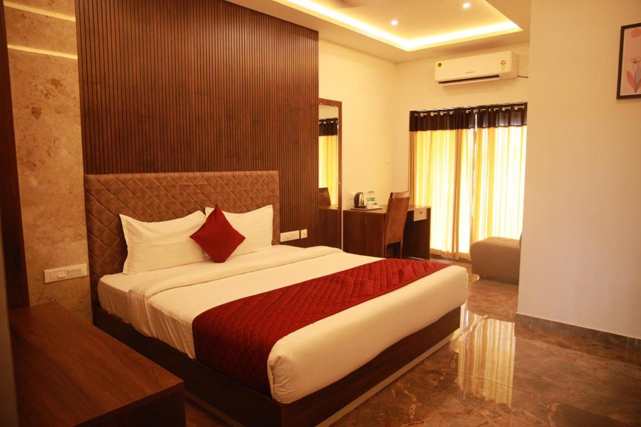 Bliss Regency Business Hotel Palakkad Buitenkant foto