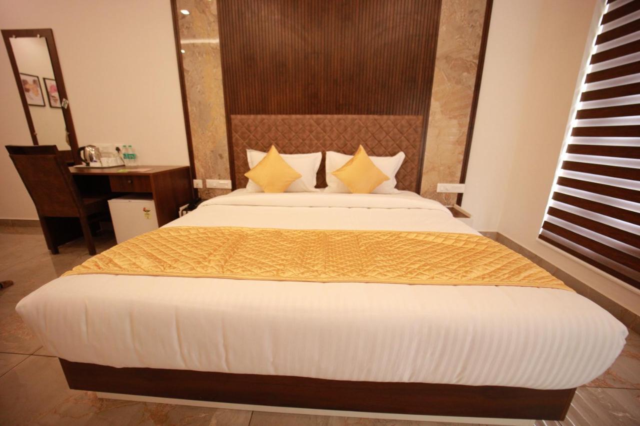 Bliss Regency Business Hotel Palakkad Buitenkant foto