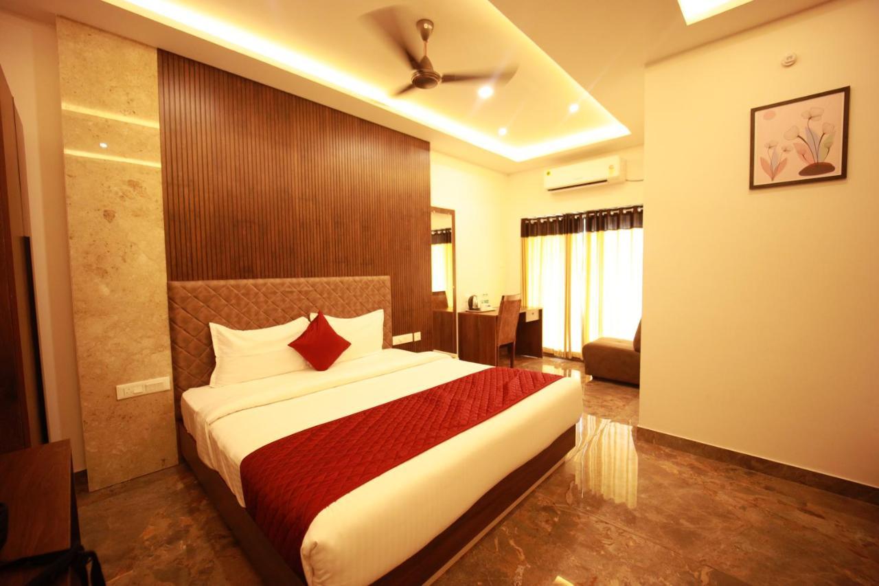 Bliss Regency Business Hotel Palakkad Buitenkant foto