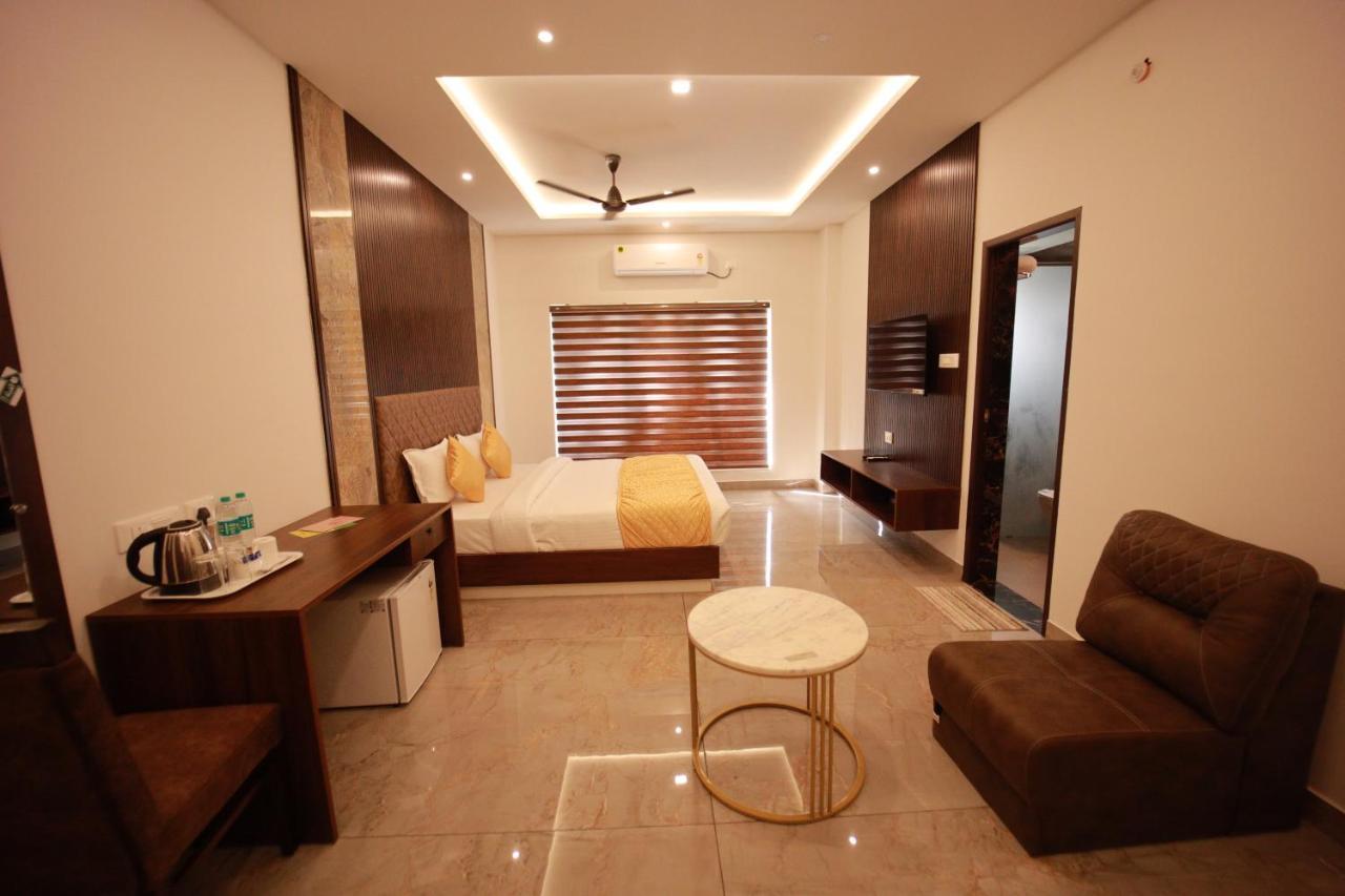 Bliss Regency Business Hotel Palakkad Buitenkant foto