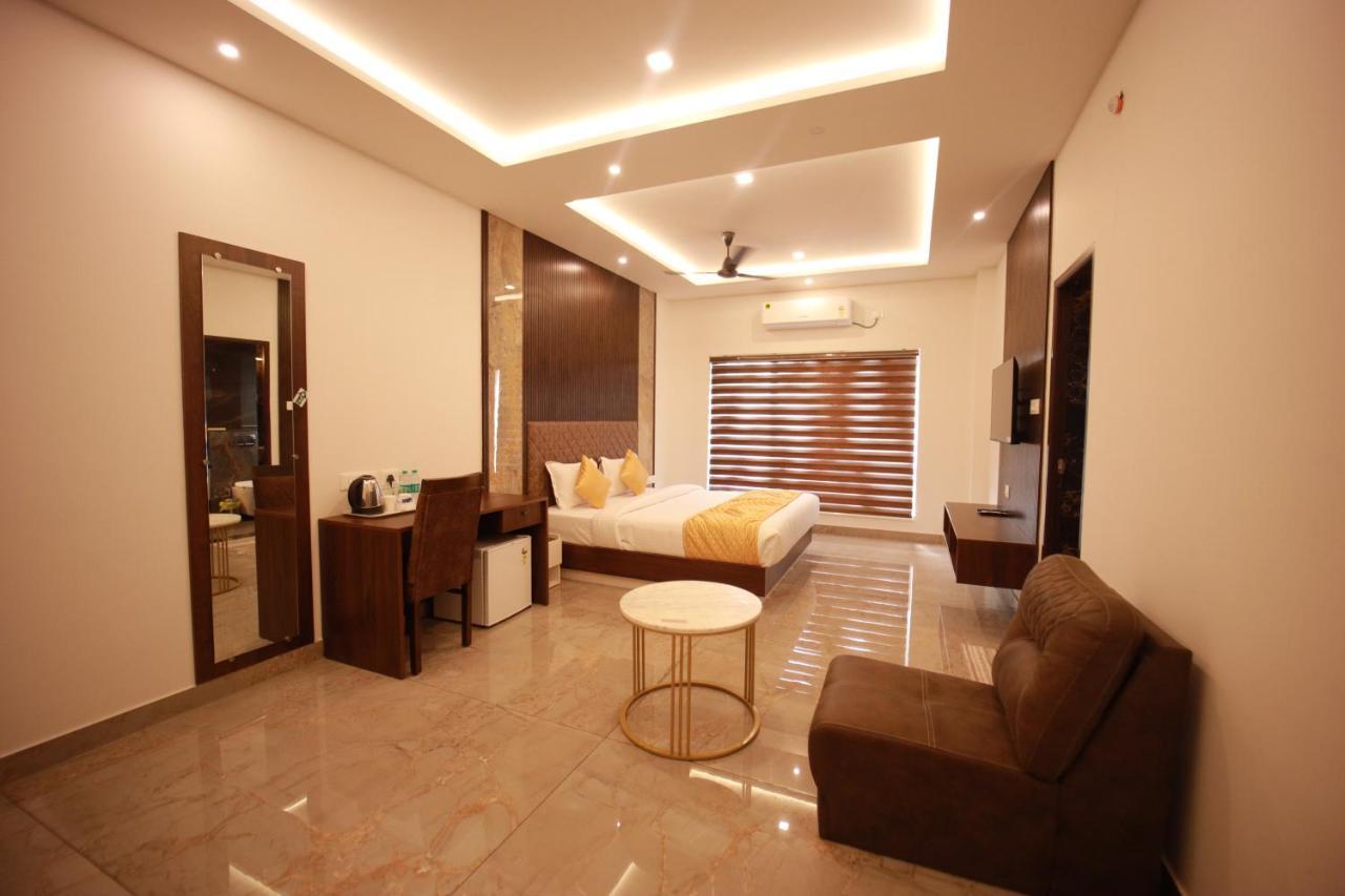Bliss Regency Business Hotel Palakkad Buitenkant foto