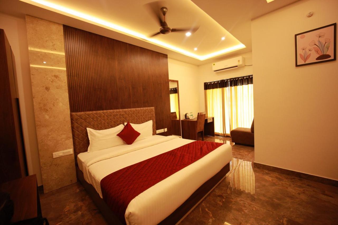 Bliss Regency Business Hotel Palakkad Buitenkant foto