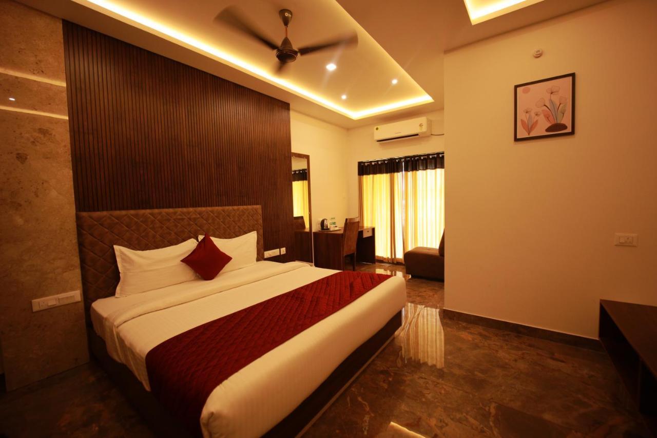 Bliss Regency Business Hotel Palakkad Buitenkant foto