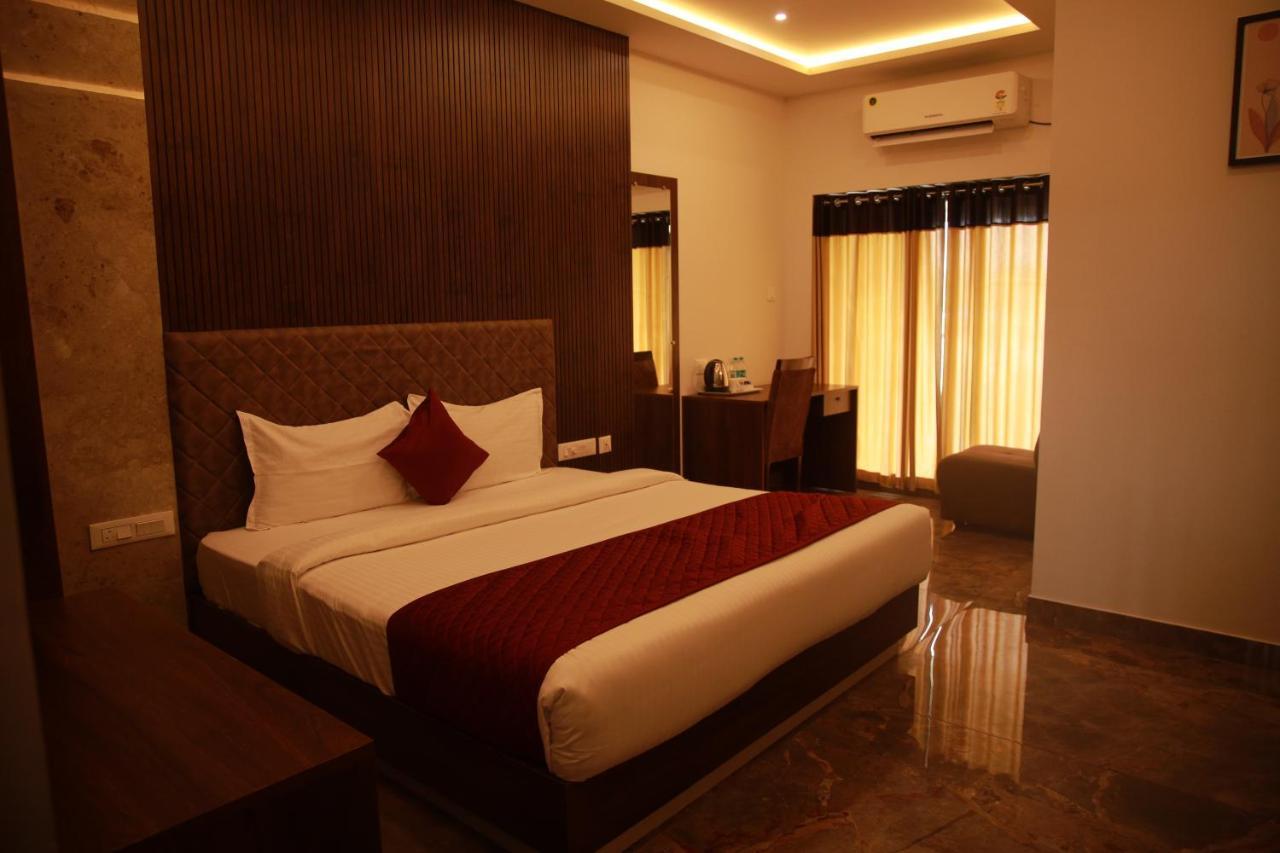 Bliss Regency Business Hotel Palakkad Buitenkant foto