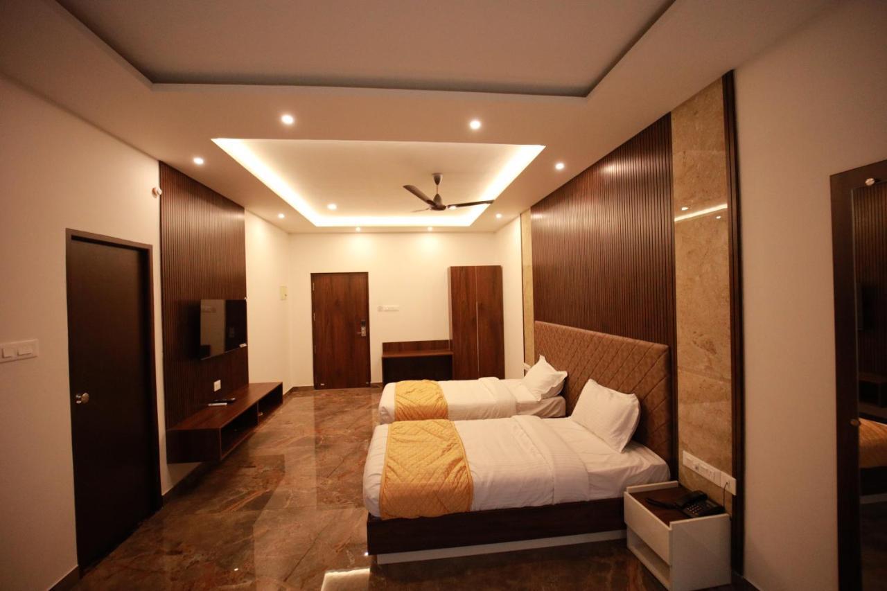 Bliss Regency Business Hotel Palakkad Buitenkant foto