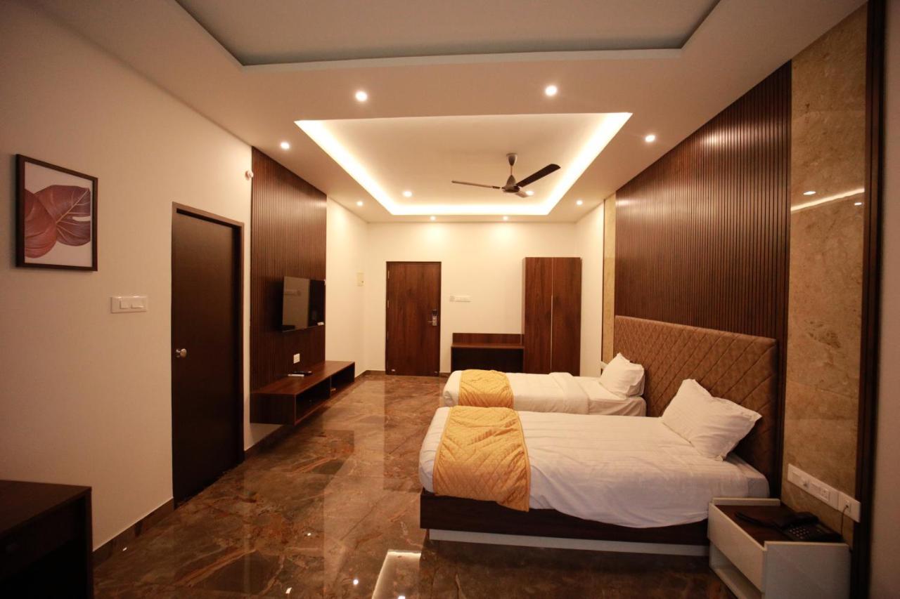 Bliss Regency Business Hotel Palakkad Buitenkant foto