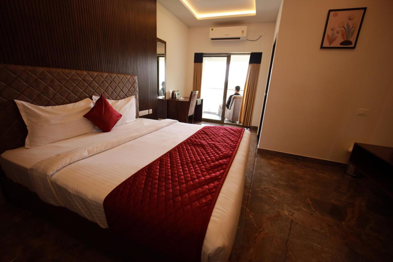 Bliss Regency Business Hotel Palakkad Buitenkant foto