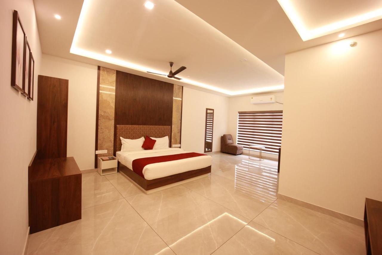 Bliss Regency Business Hotel Palakkad Buitenkant foto